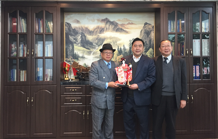 趙振元與陳宗欣教授、蛯子晴夫總經(jīng)理親切合影.png