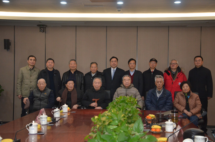 6-趙振元與老領(lǐng)導(dǎo)、大師親切合影留念.JPG