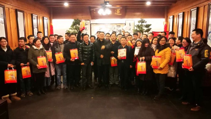 2-收到趙振元同志的慰問，欣喜寫在現(xiàn)場(chǎng)每一位工作人員的臉上.jpg