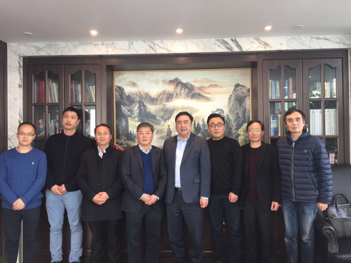 2-趙振元、孫明、余才志、趙遠遠同志與無錫產(chǎn)業(yè)集團副總經(jīng)理張曉耕一行親切合影.jpg