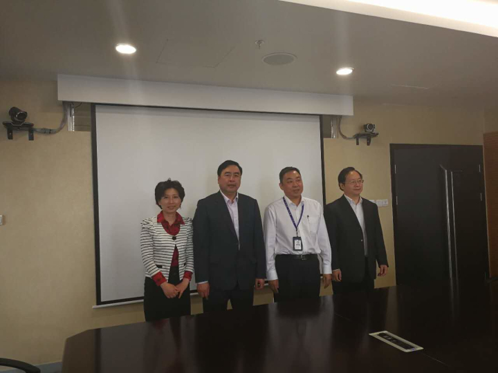 5-趙振元董事長、蔣玉梅副院長與祁寧春總經(jīng)理、吳世勇副總經(jīng)理親切合影.jpg